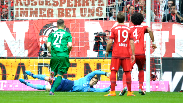 Нойер в матче с «Аугсбургом» вышел «с корабля на бал»