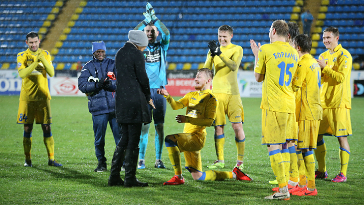 Новосельцев завершил служебный роман предложением прямо на поле