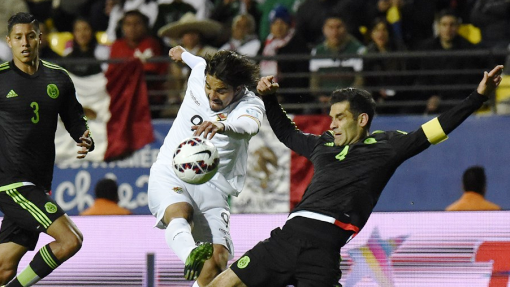 Рафа Маркес (справа) против Марсело Морено