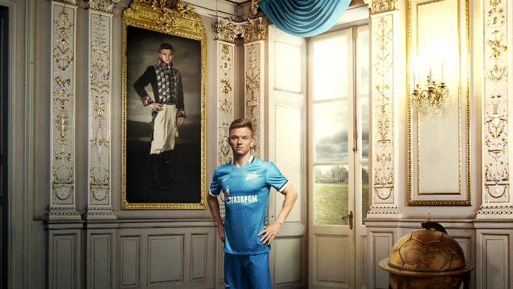 Олег Шатов на фоне Олега Шатова