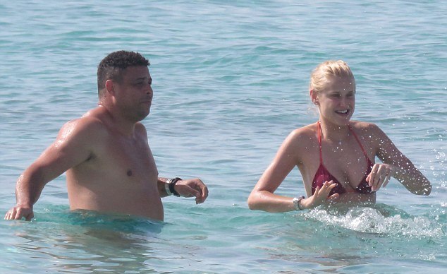 Роналдо с девушкой