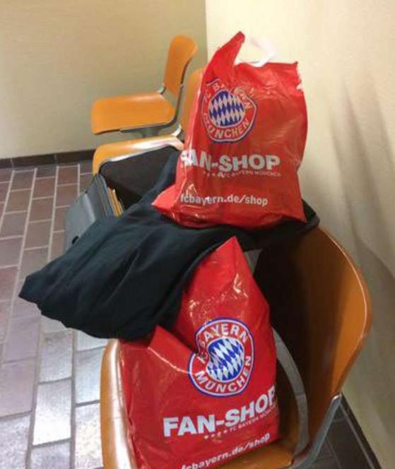 Хулиганы купили атрибутику пострадавшему на сумму 200 евро