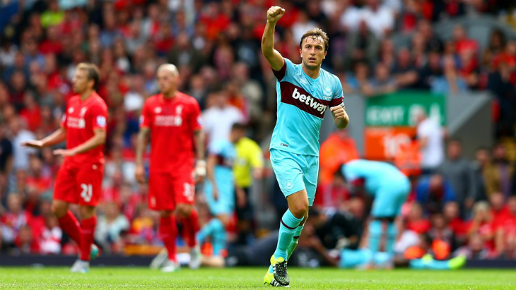 Марк Ноубл празднует гол