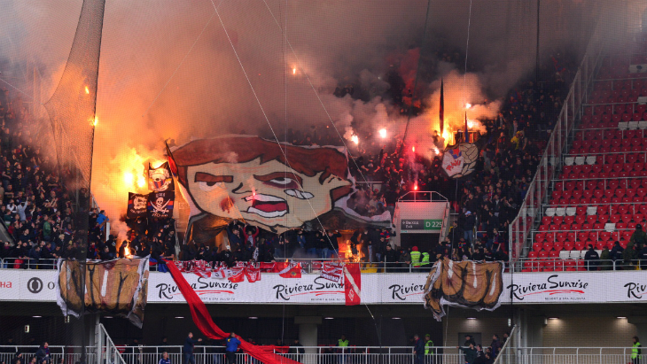 Фанаты жгли, жгут и будут жечь