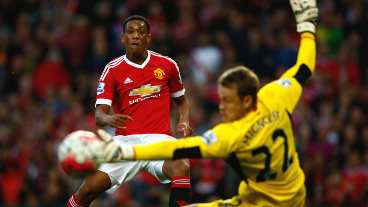 Антони Марсиаль забивает свой дебютный гол в АПЛ