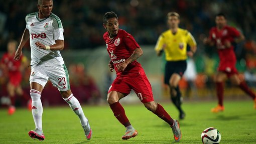 Карлос Эдуардо (в центре)