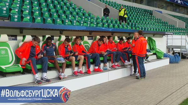 Футболисты ЦСКА обживают свою скамью запасных