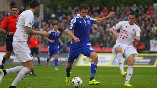 Артем Кравец (в центре) принес киевлянам победу