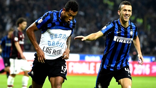 Иван Перишич (справа)