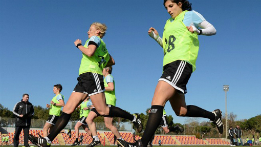 Подготовка женщин-рефери