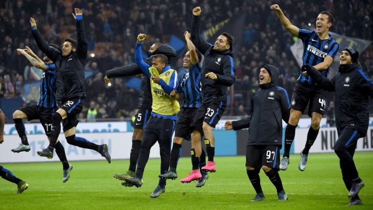 Футболисты «Интера» после победы над «Ромой» (1:0)