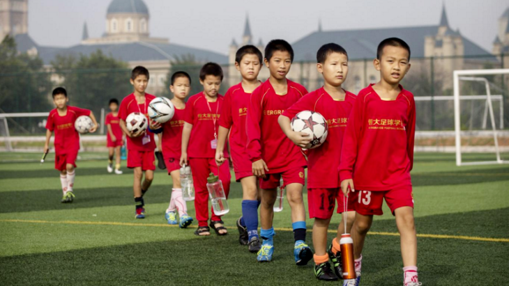 Юные ученики Evergrande International Football School