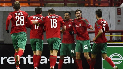 Неманья Пейчинович (справа) с партнерами по команде