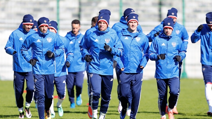 Футболисты сборной России