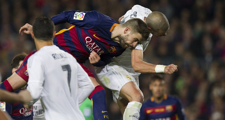 Точный удар головой Пике