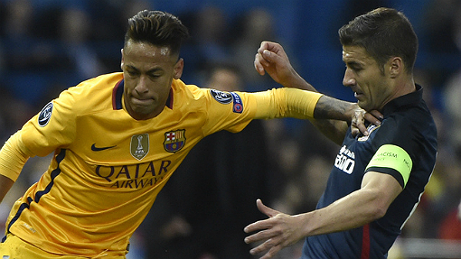 Габи (справа)