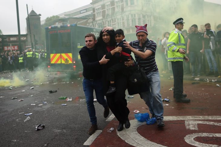 Хаос во время атаки на автобус «МЮ»