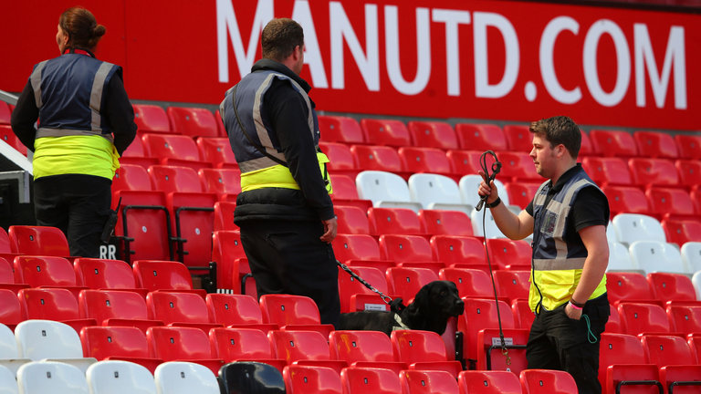 Пакет, найденный на «Олд Траффорд», оказался муляжом