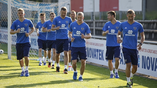 Футболисты сборной России