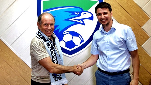 Евгений Перевертайло (слева) нашел работу в ФНЛ