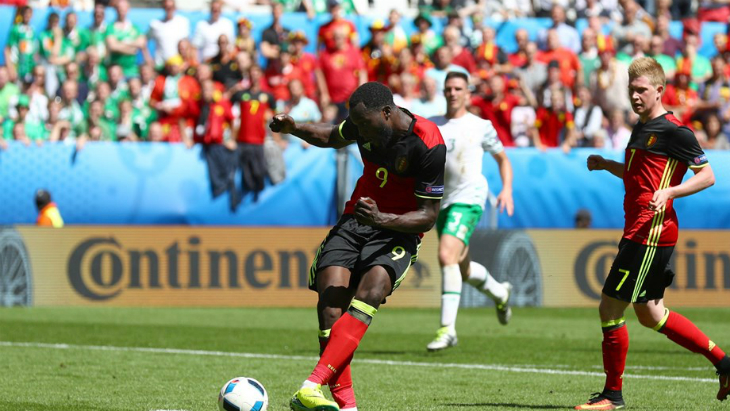 Ромелу Лукаку забивает гол