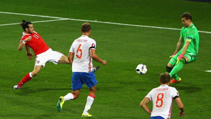 Бейл добивает сборную России