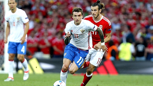 Павел Мамаев убегает от Гарета Бэйла