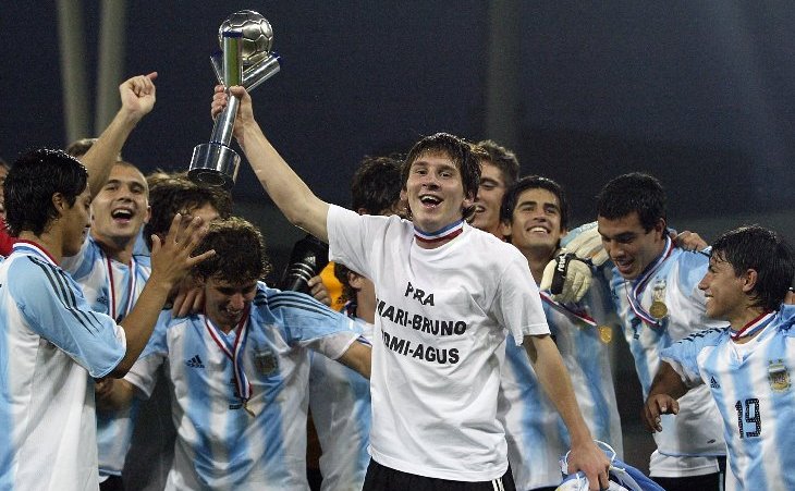 Лео, которому только-только исполнилось 18, с трофеем молодежного ЧМ