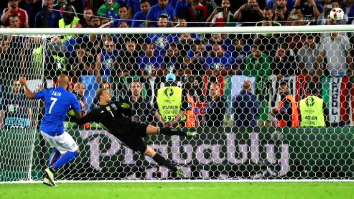 Дзадза лупит в белый свет, как в копеечку