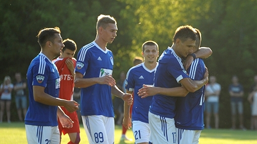 Футболисты «Факела»