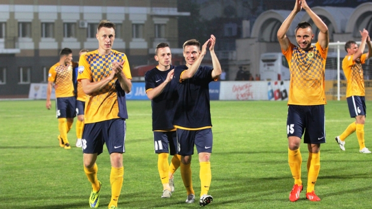 Футболисты «Луча»