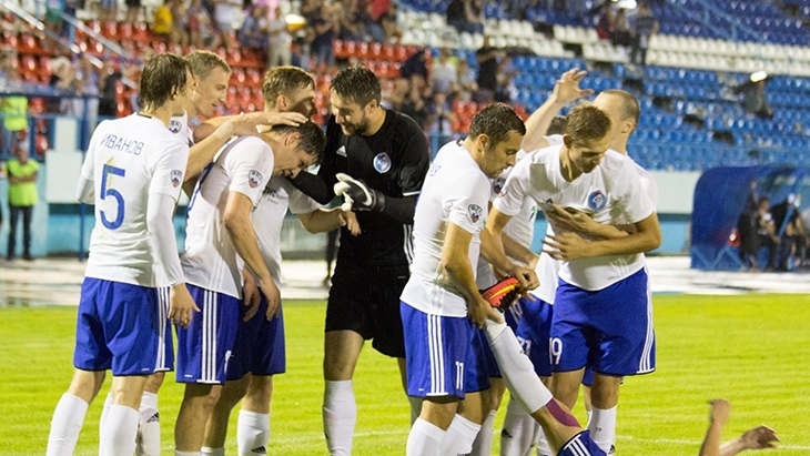 Футболисты «Факела»