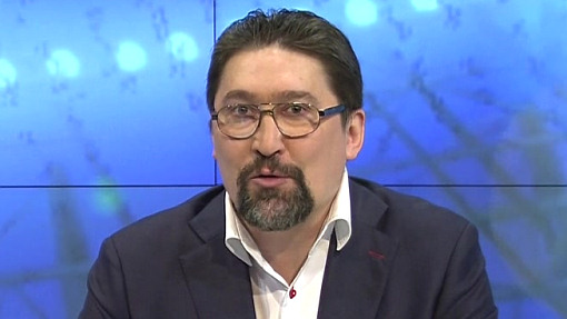 Владислав Батурин в студии передачи «Свисток»