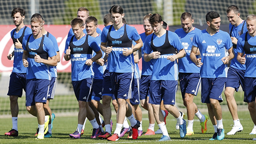 Футболисты сборной России