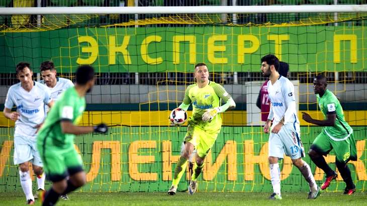 Матч против «Анжи» «Зенит» завершал вдевятером 