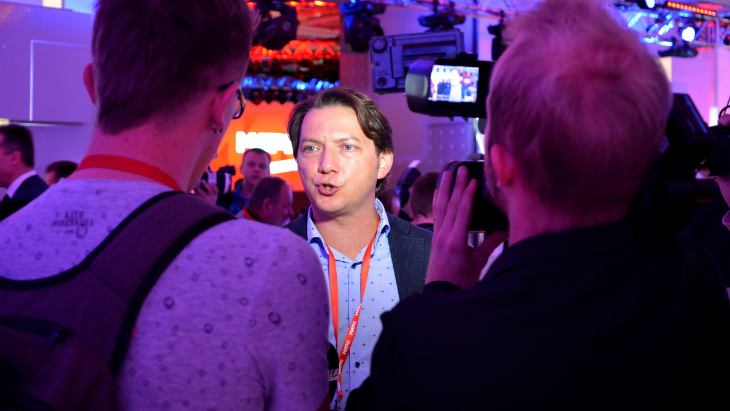 Знаменитый «Буфонище» тоже попал под раздачу.