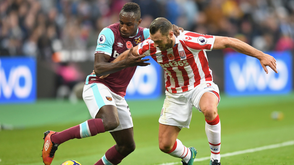 Майкл Антонио и Эрик Питерс (справа)