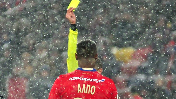 Матч ЦСКА с «Амкаром» накрыло снегом в самом начале ноября