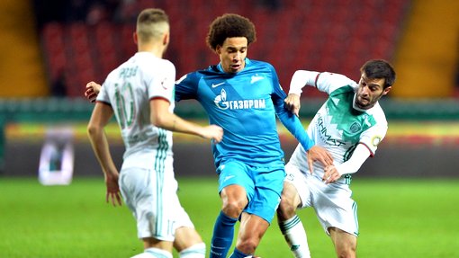 Во время матча «Терек» — «Зенит» через громкоговоритель постоянно раздавались крики на чеченском языке