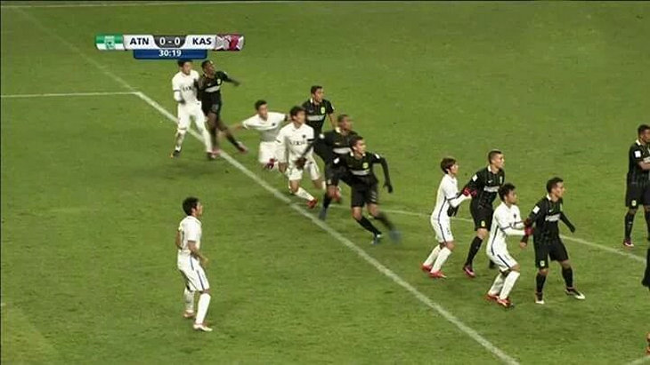 Офсайд у игрока «Касимы»