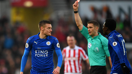 Джейми Варди получил красную карточку