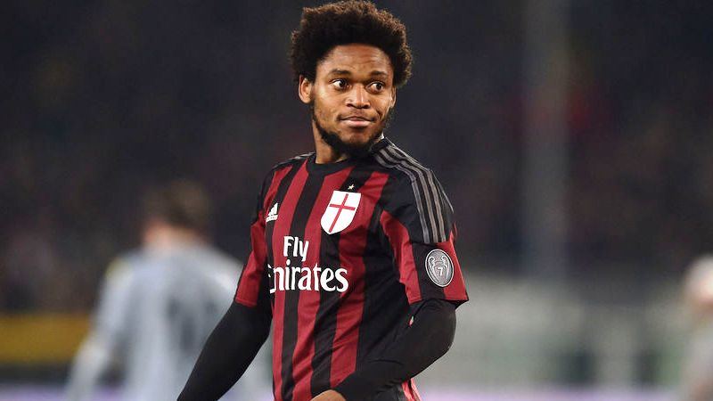 Луис Адриано