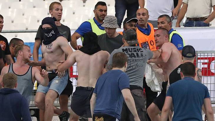 Осужденные за беспорядки на Евро-2016 фанаты вернутся в Россию в январе