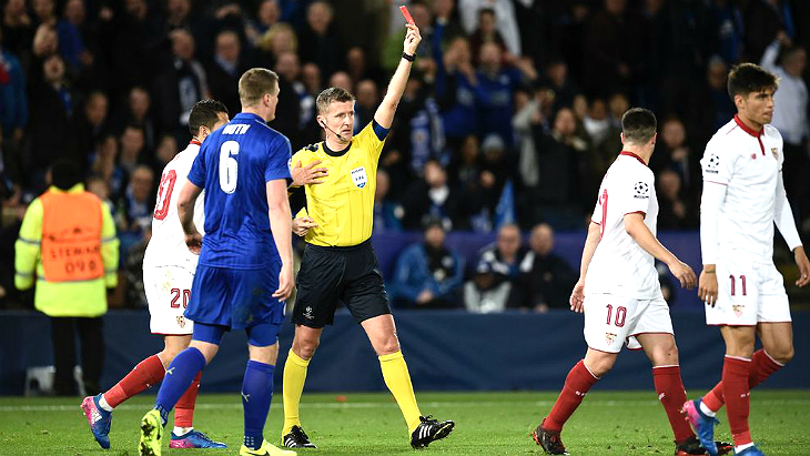 Концовку матча «Лестеру» пришлось проводить в меньшинстве