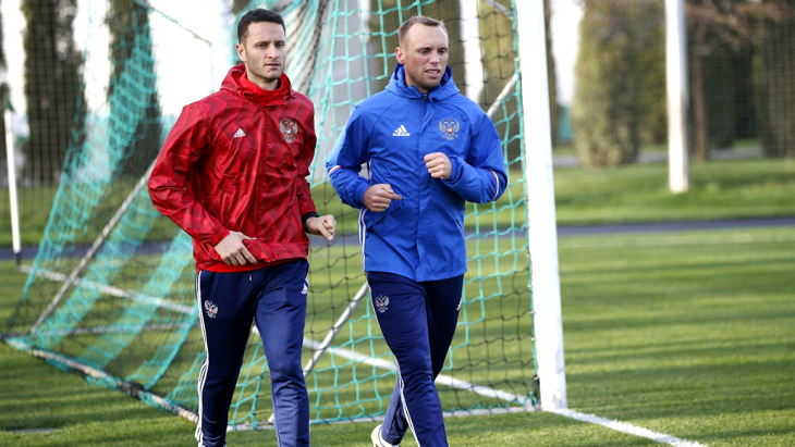 Денис Глушаков тренируется по индивидуальной программе