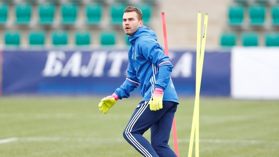 Игорь Акинфеев