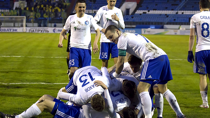 Футболисты «Факела»