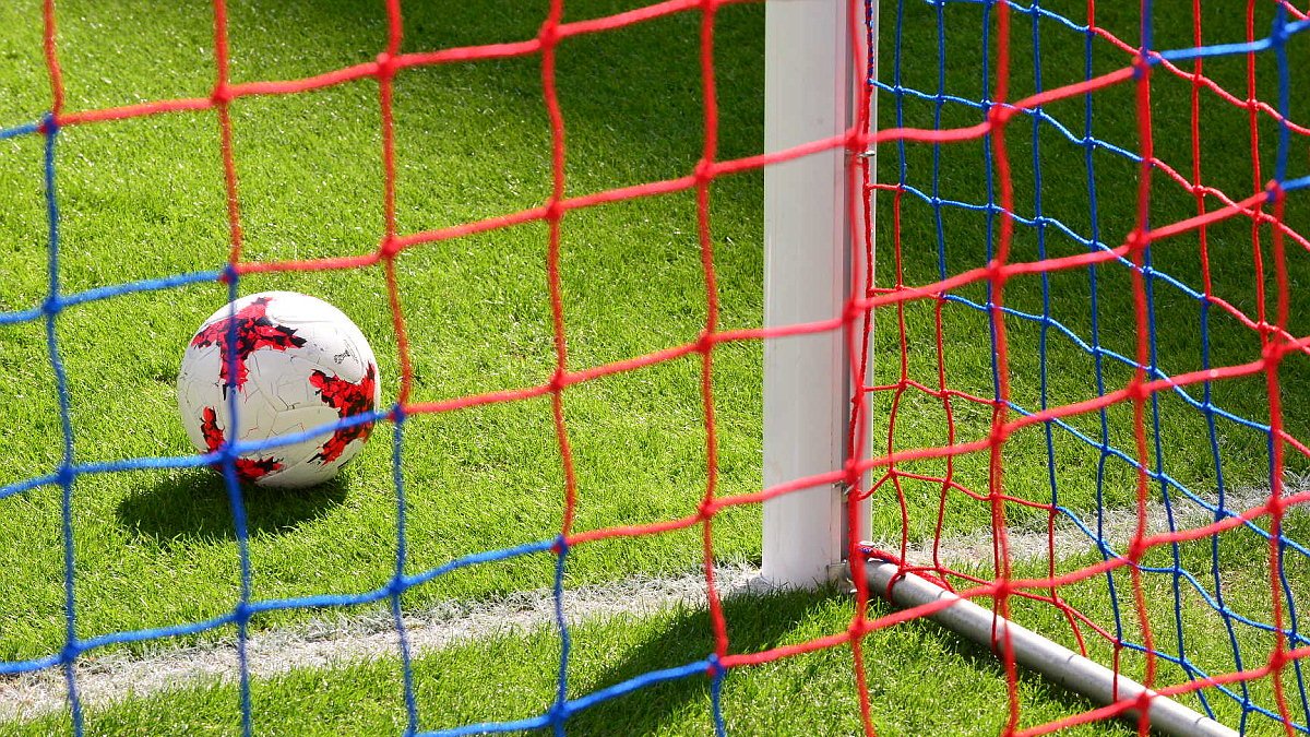 В Самаре к ЧМ-2018 неприглядные дома закроют двухметровыми заборам