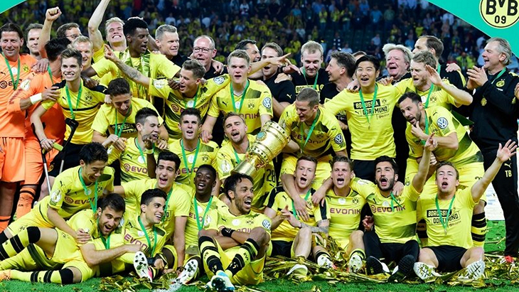Дортмундская «Боруссия» с Кубком Германии