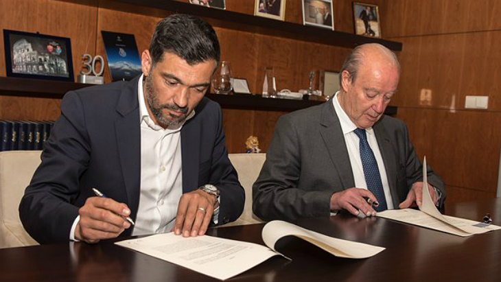 Сержиу Консейсау подписывает контракт